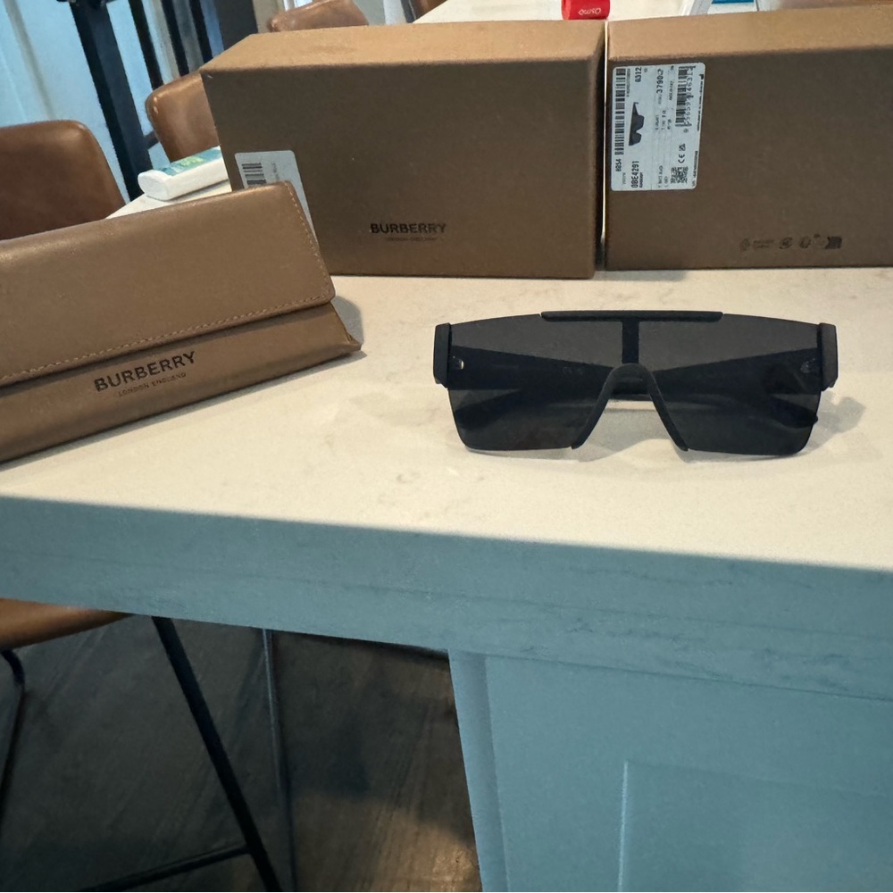 Burberry Black Sunglasses - Picture 3 of 3